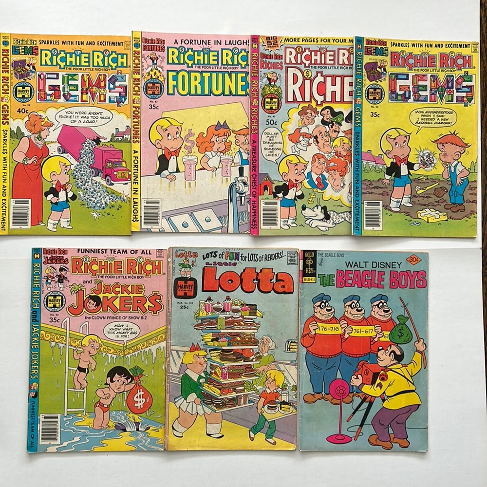 LOT OF 7 VINTAGE COMICS 70/80s (Little Lotta, Richie Rich, The Beagle Boys)